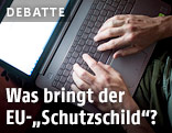 H&auml;nde tippen auf einem Laptop