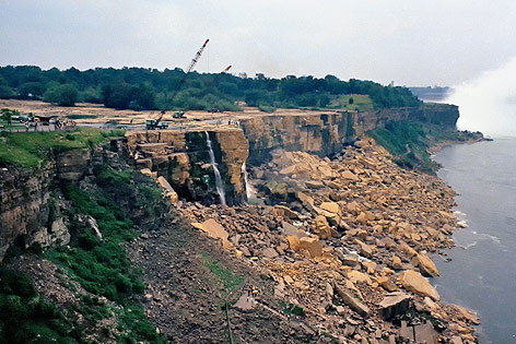 © AP Trockengelegte Niagarafälle im Jahr 1969