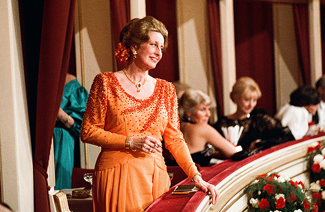 Lotte Tobisch in einer Loge (1987)