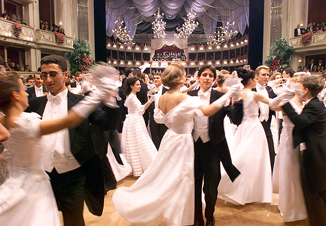Tänzerinnen und Tänzer am Opernball (1999)