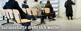 Wartende in einer AMS-Stelle