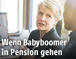 Ältere Frau am Arbeitsplatz
