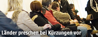Wartende Menschen
