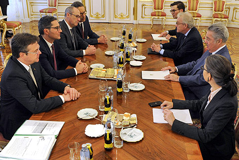 © APA/Herbert Pfarrhofer Bundespräsident Heinz Fischer und die Landeshauptleute Günther Platter (ÖVP/Tirol), Arno Kompatscher (SVP, Südtirol) und Ugo Rossi (PATT/Trentino)