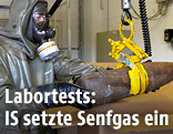 Munitionstest in Schutzanzug