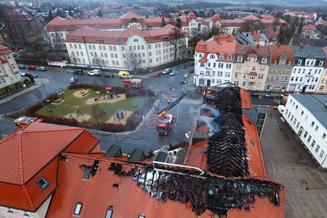 © APA/dpa/Christian Essler Ausgebrannte Flüchtlingsunterkunft in Sachsen