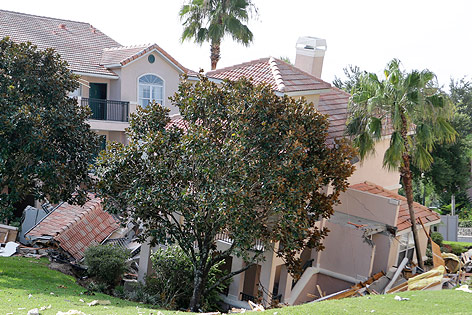 © AP/John Raoux Eingesunkene Gebäudeteile des Summer Bay Resorts in Clermont (Florida)