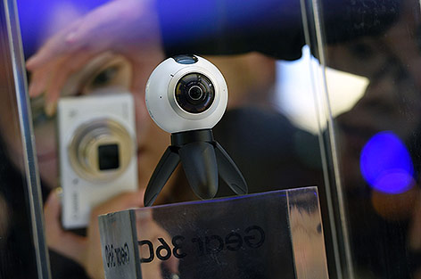 © APA/AFP/Lluis Gene Eine Samsung Gear360 Kamera
