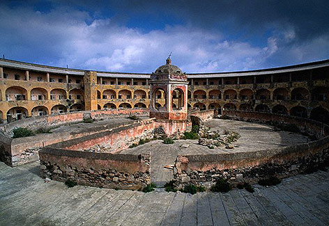 © Corbis/Sandro Vannini Ruine auf Santo Stefano