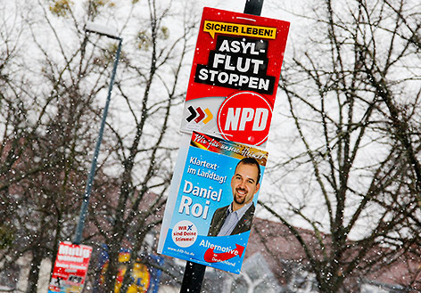 Wahlplakate der NPD und AfD in Wolfen, Sachsen-Anhalt