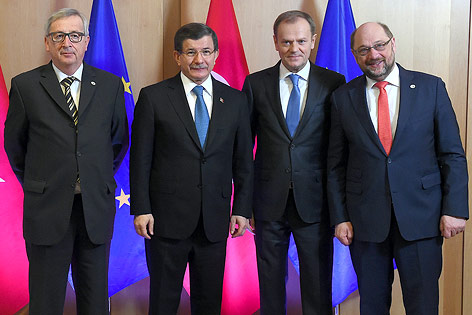 EU-Kommissionspräsident Jean-Claude Juncker, Türkischer Premier Ahmet Davutoglu, EU-Ratspräsident Donald Tusk und EU-Parlamentspräsident Martin Schulz