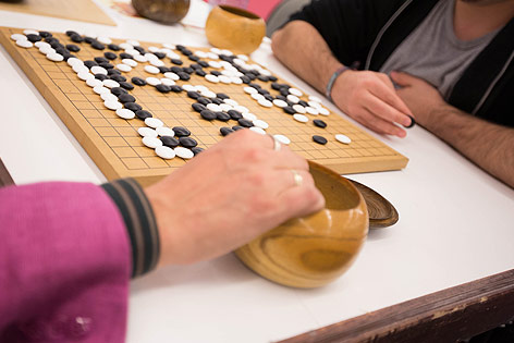 © ORF.at/Lukas Krummholz Menschen spielen Go