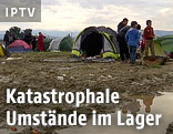 Verschlammter Boden im Flüchtlingslager in Idomeni