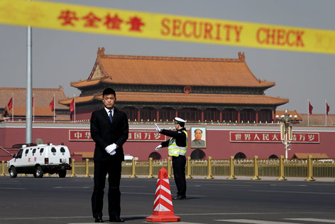 © APA/AP/Andy Wong Absperrung vor dem Volkskongress in China