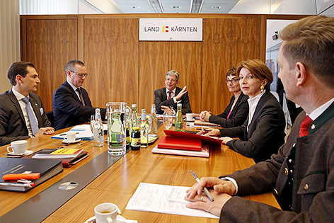 © APA/Gert Eggenberger Außerordentliche Regierungssitzung der Kärntner Landesregierung