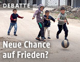 Syrische Kinder spielen Fußball