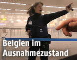 Polizistin am Flughafen von Brüssel