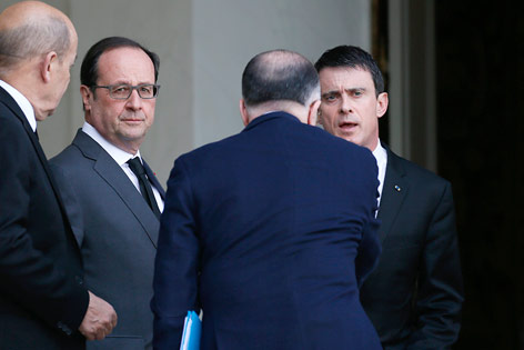 © Reuters/Gonzalo Fuentes Jean-Yves Le Drian, Francois Hollande und Manuel Valls