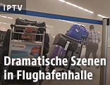 Gepäckstücke in der Flughafenhalle in Brüssel