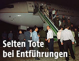 Crew und Sicherheitskräfte rund um eine gekidnappte Boeing 777