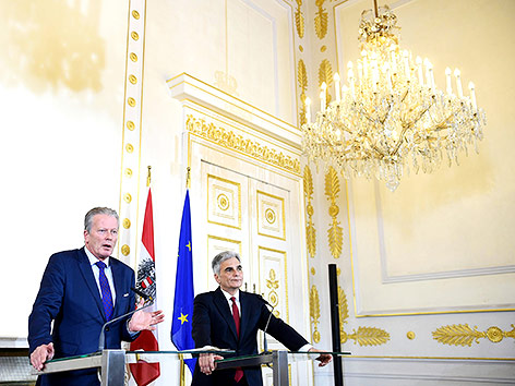 © APA/Helmut Fohringer Vizekanzler Reinhold Mitterlehner (ÖVP) und Bundeskanzler Werner Faymann (SPÖ)