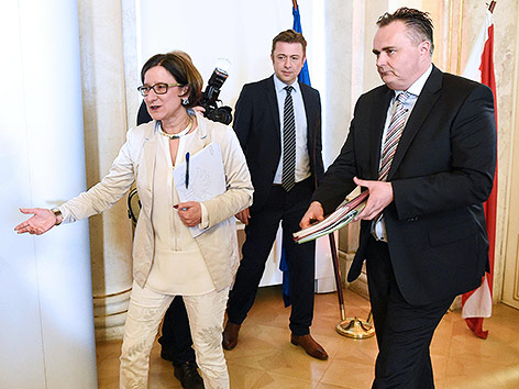 © APA/Helmut Fohringer Innenministerin Johanna Mikl-Leitner (ÖVP) und Verteidigungsminister Hans Peter Doskozil (SPÖ)
