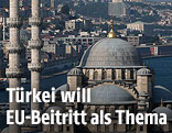 Bosporus mit Moschee im Vordergrund