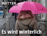 Frau mit Regenschirm