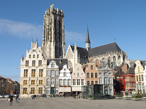 © Fotolia/finecki Großer Markt in Mechelen