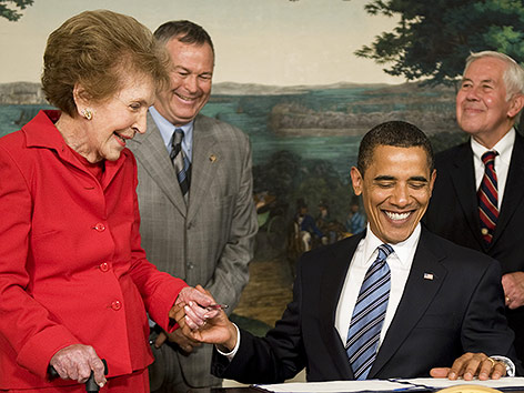 Nancy Reagan und Präsident Obama