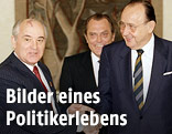 Sowjet-Präsident Michail Gorbatschow trifft den deutschen Aussenminister Hans-Dietrich Genscher im Juni 1989 in der sowjetischen Botschaft in Bonn