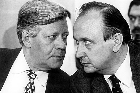 © APA/dpa/Peter Popp Deutscher Bundeskanzler Helmut Schmidt und Außenminister Hans-Dietrich Genscher im Juni 1978