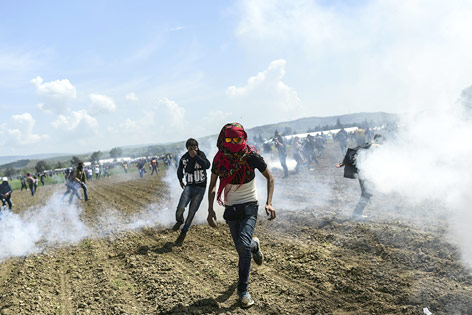 © APA/AFP/Bulent Kilic Tränengaseinsatz in Idomeni
