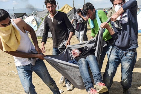 © APA/AFP/Bulent Kilic Tränengaseinsatz in Idomeni