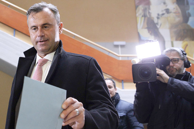 © APA/Robert Jaeger FPÖ-Präsidentschaftskandidat Norbert Hofer gibt seine Stimme ab