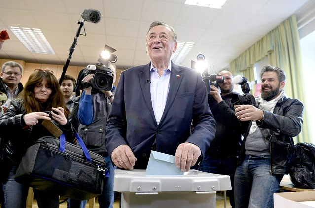 © APA/Hans Klaus Techt Präsidentschaftskandidat Richard Lugner gibt seine Stimme ab