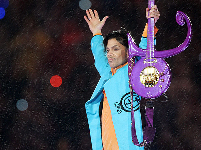 © APA/AFP/Roberto Schmidt Prince während der Football-Halftime Show bei der Super Bowl XLI im Dolphin Stadium in Miami, 2007