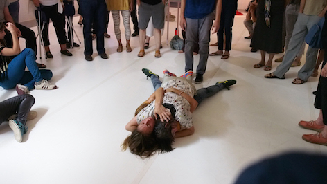 Szenenbild aus CLIMAX von Yasmeen Godder