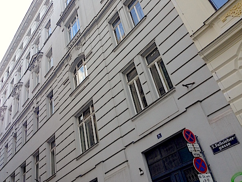 © Maya McKechneay Faßziehergasse 5A