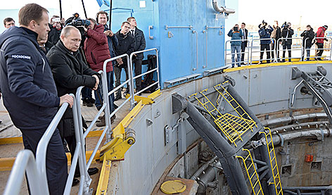 © AP/Igor Ageyenko Russlands Präsident Wladimir Putin besucht die Baustelle des Weltraumbahnhofd Wostotschny