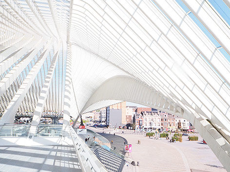 © ORF.at/Sophia Felbermair Die weißen Bögen des Calatrava-Bahnhofs von Lüttich