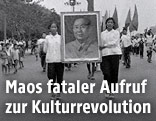 Parade junger Rotgardisten im Jahr 1966 mit einem Plakat von Mao Zedong