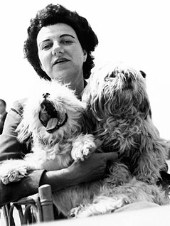 © NFP Marketing und Distribution Peggy Guggenheim mit Hunden