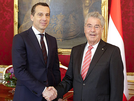 © APA/Bundesheer/Peter Lechner Christian Kern mit dem Bundespräsidenten Heinz Fischer