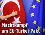 Türkische und EU-Fahne