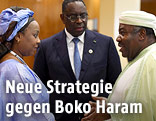 Gabuns Präsident Ali Bongo Ondimba mit der FIFA Generalsekretärin Fatma Samoura und Senegals Präsident Macky Sall