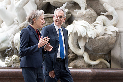 © APA/Georg Hochmuth Budespräsidentschaftskandidat Van der Bellen und Irmgard Griss