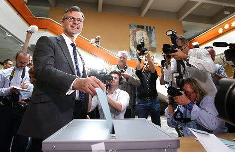 © APA/AFP/Dieter Nagl Präsidentschaftskandidat Norbert Hofer bei der Stimmabgabe