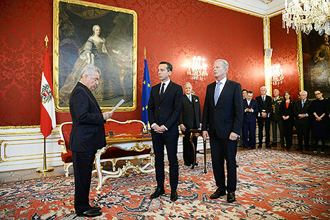 © APA/Roland Schlager Bundeskanzler Christian Kern, Vizekanzler Reinhold Mitterlehner und Bundespräsident Heinz Fischer während der Angelobung