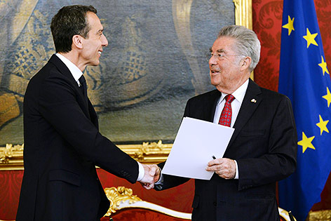 © APA/Roland Schlager Bundeskanzler Christian Kern, Vizekanzler Reinhold Mitterlehner und Bundespräsident Heinz Fischer während der Angelobung
